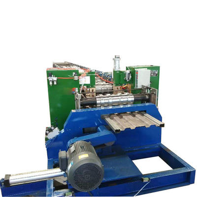 पूरी तरह से स्वचालित बाहरी ट्रक बॉडी पैनल रोल बनाने की मशीन बैच साइड पैनल उत्पादन के लिए